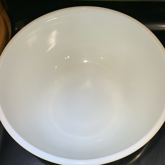 Large Vintage Pyrex Bowl - Picture 3 of 4